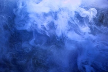 Soyut Mavi Okyanus arka planı, suda yakut renkleri, parlak dumanlı kırmızı duvar kağıdı.