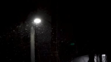 Kar fırtınası bütün gece sürdü.