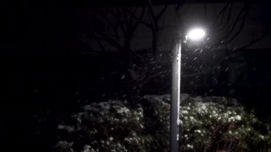 Kar fırtınası bütün gece sürdü.