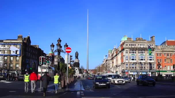 Dublin. Ierland / jan 2015 O 'Connell St. is de hoofdstraat in Dublin vol met attracties. — Stockvideo
