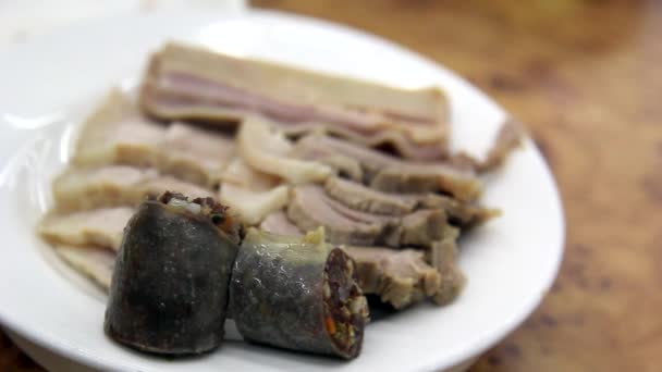 Koreaanse worst gemaakt van varkensvlees, rijst en bloed Het noemen Soondae, Street food in Korea. — Stockvideo