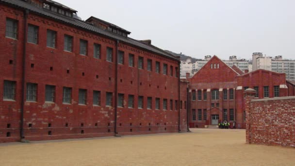 Seodaemun Prison, Seodaemun Independence Park, Seodaemun-gu, Seoul, Korea - February 04, 2014: Korea 's first prison with modern facilities, built in 1908. — стоковое видео