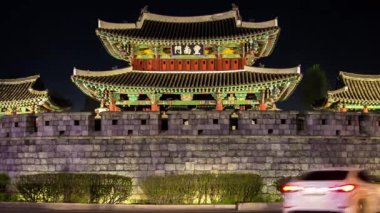 Jeonju Kore 'deki Antik Kale Pungnammun Kapısı' nın zaman çizelgesi. Kore Hazinesi Hayır. 308, 1767 'de inşa edilmiş. Çince karakterler Pungnammun kapısı..