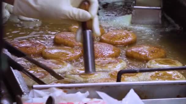 Koreaanse Traditionele Gerechten Pannenkoeken Gevuld Met Bruine Suiker Die Heet — Stockvideo