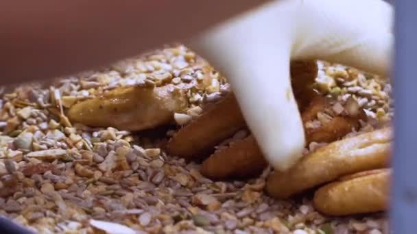 Comida Tradicional Coreana Panqueque Relleno Con Azúcar Morena Que Llama — Vídeos de Stock