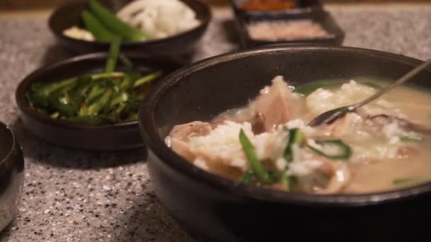 Корейська Традиційна Їжа Pork Rice Soup Яка Називається Dwaeji Gukbap — стокове відео