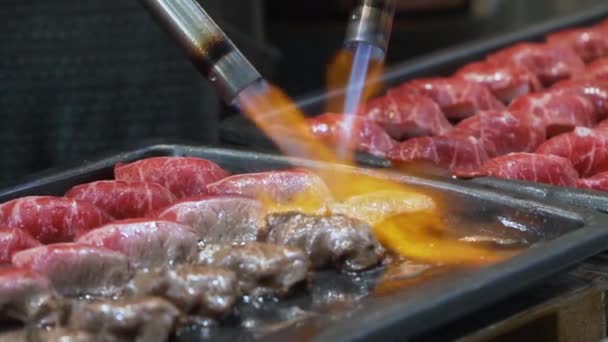 Cuisson Grill Rouleau Sushi Bœuf — Video