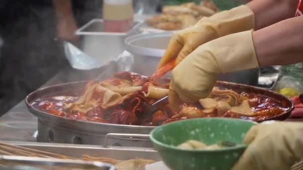 Tteokbokki Comida Callejera Coreana Más Popular Este Pastel Arroz Frito — Vídeo de stock