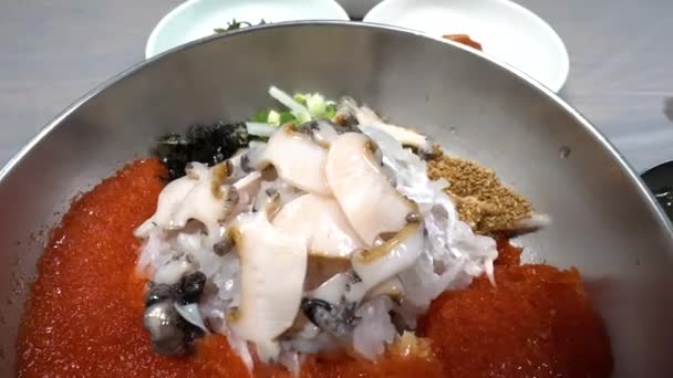 Sopa Especial Pescado Crudo Frío Mulhoe Comida Coreana Pohang Corea — Vídeo de stock
