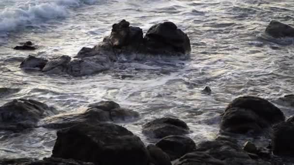 Gün Doğumunda Güçlü Deniz Dalgası Nın Yavaş Hareketi — Stok video