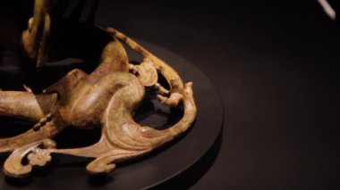 Gongju, Güney Kore - 28 Haziran 2015: Bekçe Krallığı 'nda üretildi. Gongju Ulusal Müzesinde sergileniyor.