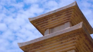 Üç katlı Taş Pagoda Suljeong-ri, Changnyeong 'da.