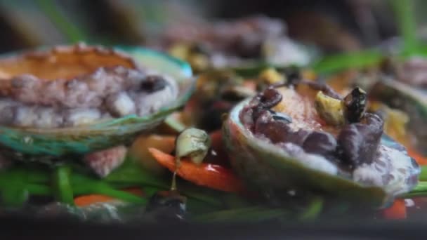 Koreańskie Jedzenie Świeża Zupa Owoców Morza Abalone — Wideo stockowe