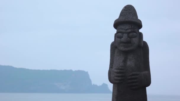 Stone Grandfather Dol Hareubang Belas Paisagens Marinhas Jeju Island Coreia — Vídeo de Stock