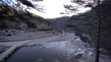 Seungbu İstasyonu (Yeongdong Hattı, Seungbu-ri, Seokpo-myeon, Bonghwa-gun, Gyeongsangbuk-do) dağdan