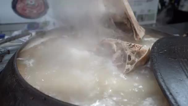 Someori Κεφάλι Αγελάδας Gukbab Είναι Korea Παραδοσιακή Σούπα Βοείου Κρέατος — Αρχείο Βίντεο