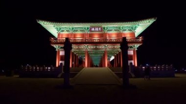 Gyeongju, Güney Kore 'de gece vakti Woljeonggyo Köprüsü. Zeolite 'ye yazılan mektup 