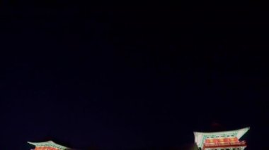 Gyeongju, Güney Kore 'de gece vakti Woljeonggyo Köprüsü.