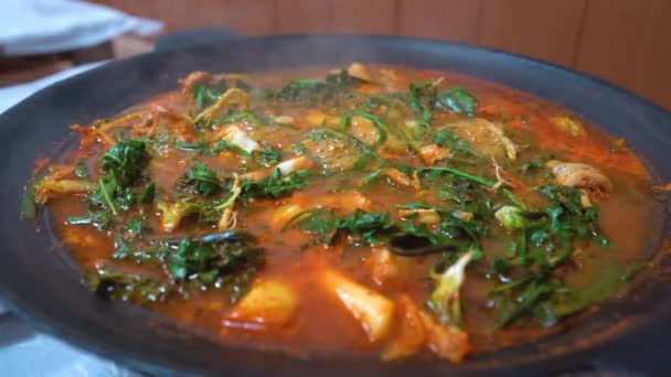 Dakbokkeumtang Kore Geleneksel Yemekleri Kızarmış Baharatlı Tavuk Tavuk Tavuk Baharatlı — Stok video