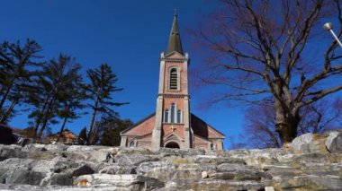 Wonju, Güney Kore - 2020 Aralık - Yongsomak Katolik Kilisesi, Gangwon-do Eyaleti, Wonju, Güney Kore 'de kurulan üçüncü kilise