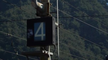 Sillim tren istasyonunda trafik ışığı, Wonju, Güney Kore