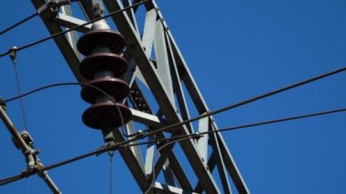 Tren istasyonunda elektrik tesisatı