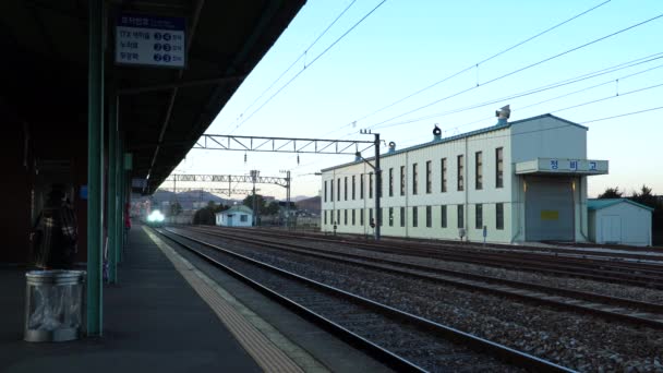 2020年12月 元州駅ホームを廃止 — ストック動画