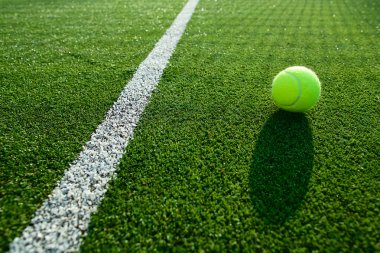 backgro için iyi tenis çim kortta tenis topu yumuşak odak