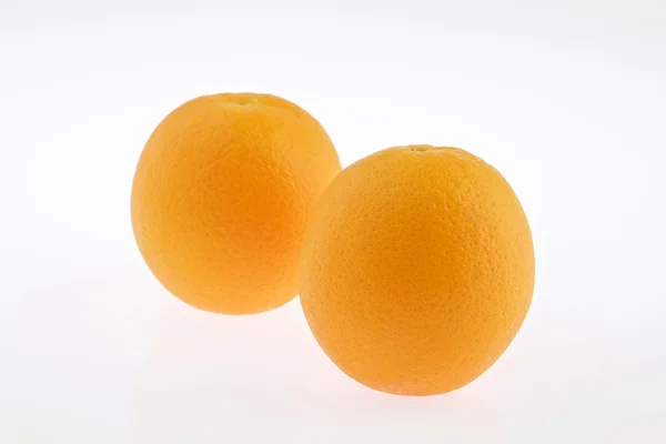 Färsk orange isolerad på vit bakgrund — Stockfoto