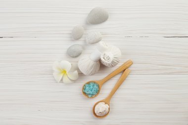 kaplıca tedavisi ahşap arka plan üzerinde güzel kompozisyon