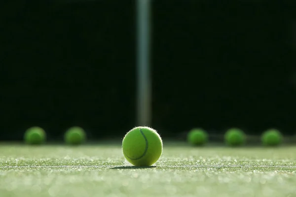 Weicher Fokus des Tennisballs auf dem Tennisplatz — Stockfoto