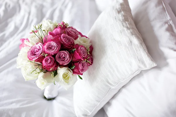 Bueatiful wesele bukiet świeżych kwiatów — Zdjęcie stockowe