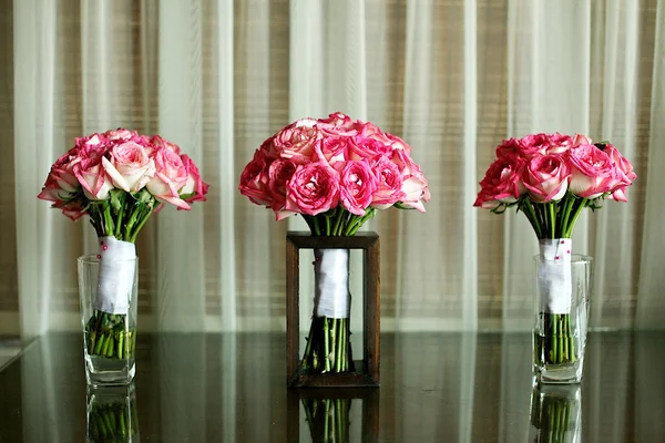 El bullicioso ramo de bodas de flores frescas —  Fotos de Stock