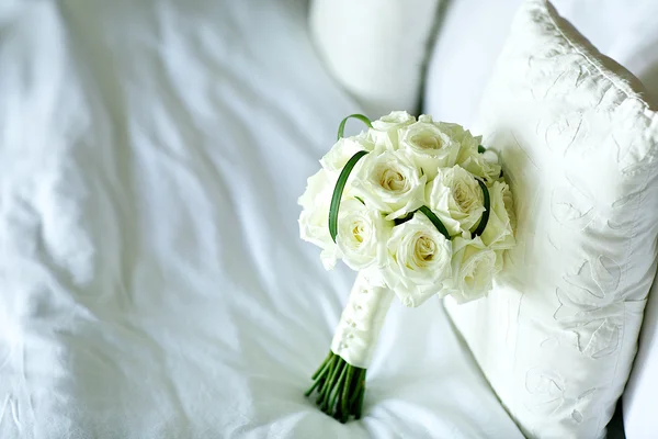 ताजे फुलांचे सुंदर लग्न पुष्पगुच्छ — स्टॉक फोटो, इमेज