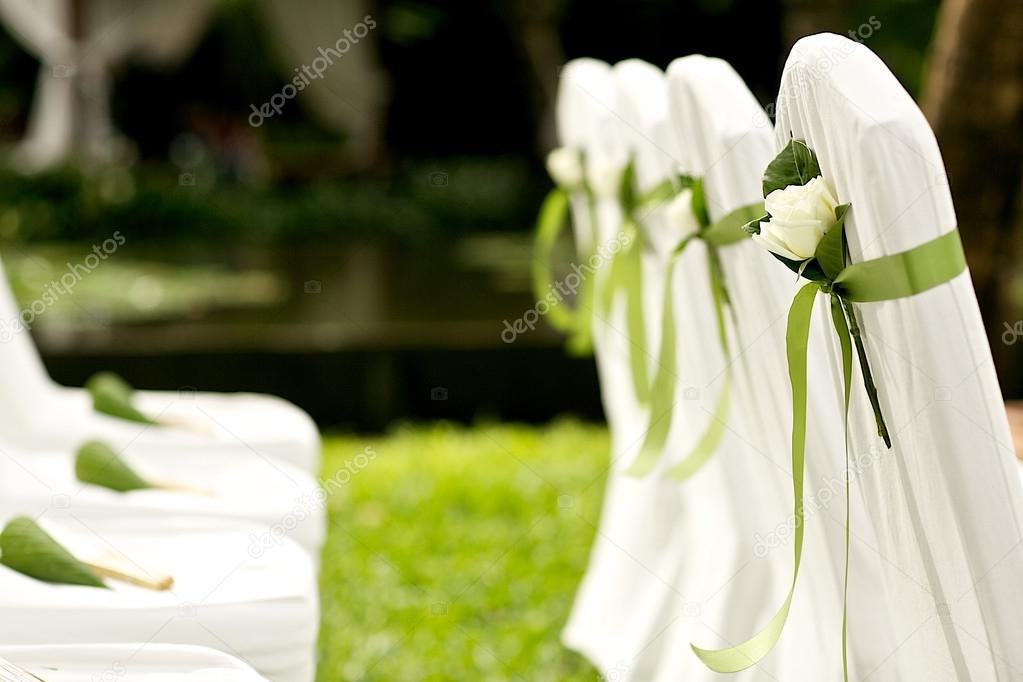 ビーチでの結婚式会場で花飾り椅子 ストック写真 C Kireewongfoto