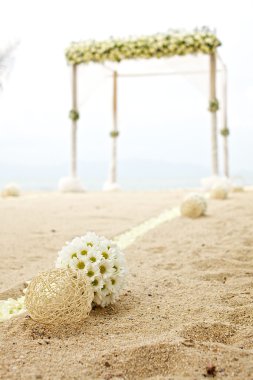 Sahilde düğün mekanı çiçek dekorasyon