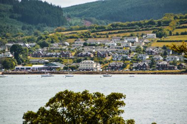 İskoçya 'nın batı kıyısındaki Arran Adası' ndaki küçük İskoç sahil kasabası Brodick