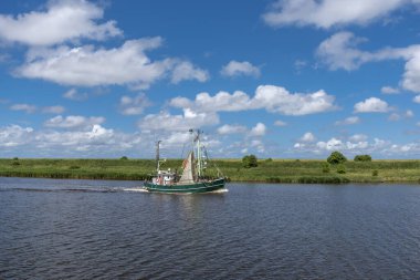 Leyhoerner-Sieltief, Greetsiel, Lower Saxony, Almanya, Avrupa 'da karides teknesi