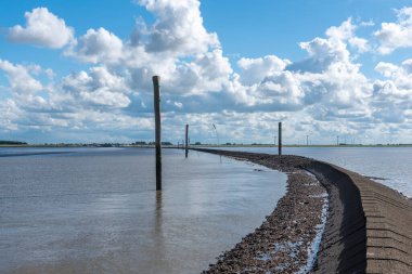 Harlesiel 'deki Wadden Sea Ulusal Parkı' nda taş damızlık manzarası. Harlesiel, Almanya 'nın Kuzey Denizi kıyısında yer alan Doğu Frizya' da bir tatil beldesidir..