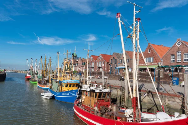 Krabbenkutter Fischereihafen Neuharlingersiel Neuharlingersiel Liegt Ostfriesland Der Deutschen Nordseeküste — Stockfoto