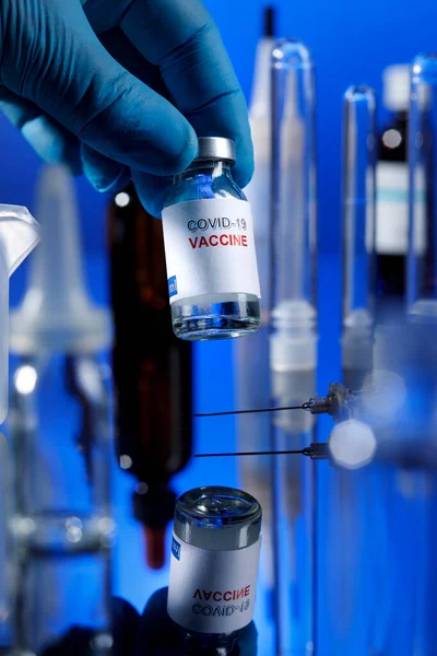 科罗尼瑞氏眼镜蛇 19疫苗在实验室里 注射器用注射器 — 图库照片