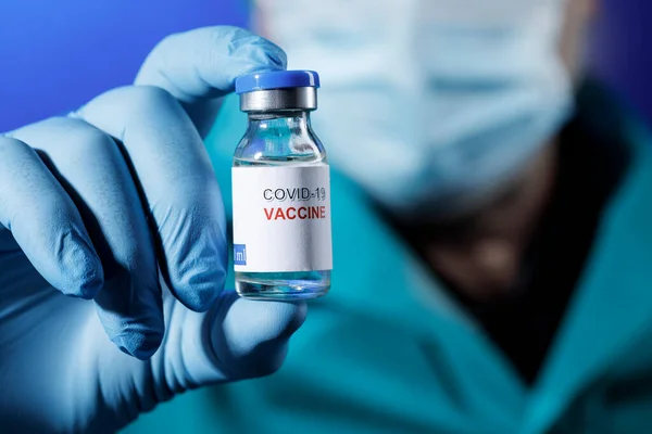 Arzt Arztanzug Mit Einer Flasche Covid Impfstoff — Stockfoto