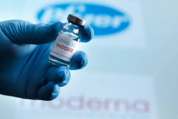 Primo Piano Una Persona Che Detiene Vaccino Con Vaccino Sullo — Foto Stock