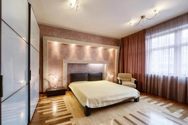 Design de interiores belo quarto em casa de luxo — Fotografia de Stock