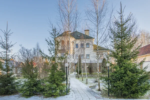 Schönes Landhaus im exklusiven Dorf — Stockfoto