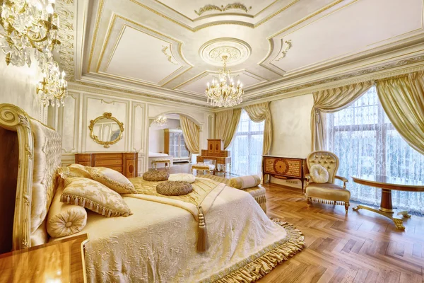 Lakberendezés, gyönyörű luxus otthon hálószoba — Stock Fotó