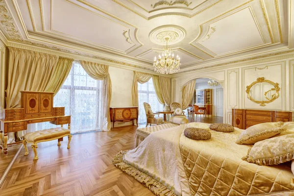 iç tasarım güzel yatak odasında lüks ev