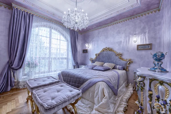 Εσωτερική διακόσμηση όμορφη υπνοδωμάτιο στο σπίτι πολυτελείας — Φωτογραφία Αρχείου
