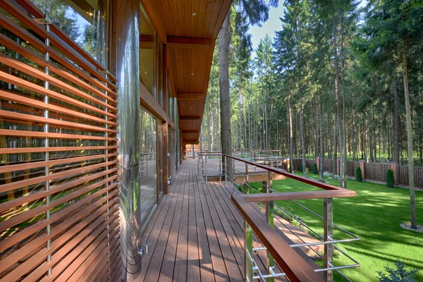 Chalet dans les bois — Photo