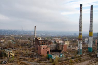 Donetsk, Ukrayna 11 / 15 / 2020. Yok edilen fabrika.